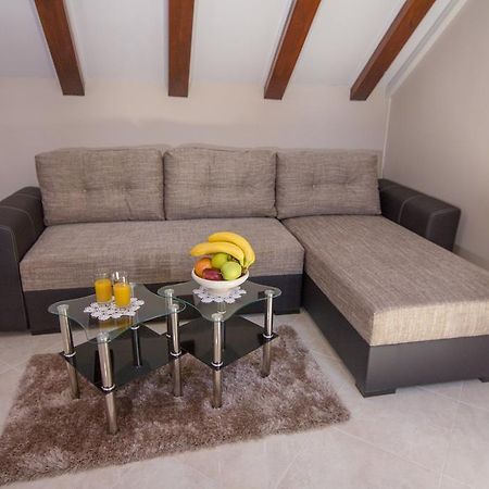Apartment Niko Kastel Stari Kaštela Стая снимка