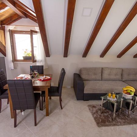 Apartment Niko Kastel Stari Kaštela Стая снимка