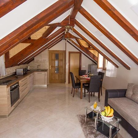 Apartment Niko Kastel Stari Kaštela Стая снимка