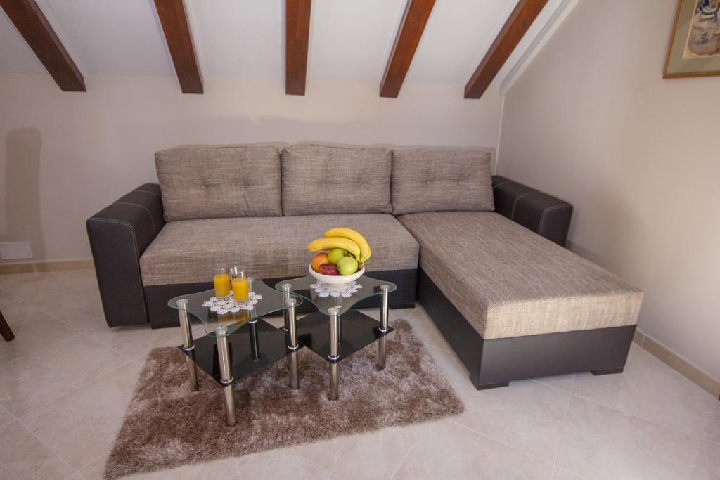Apartment Niko Kastel Stari Kaštela Стая снимка