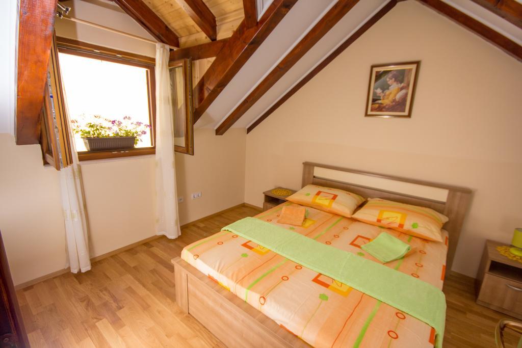 Apartment Niko Kastel Stari Kaštela Стая снимка