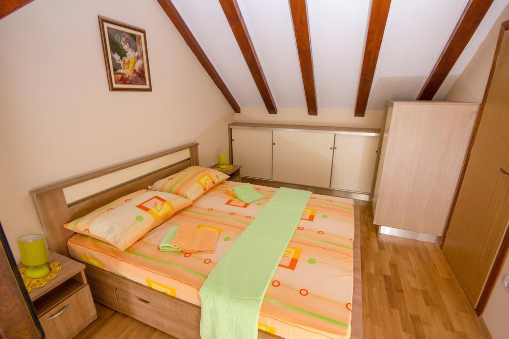 Apartment Niko Kastel Stari Kaštela Стая снимка